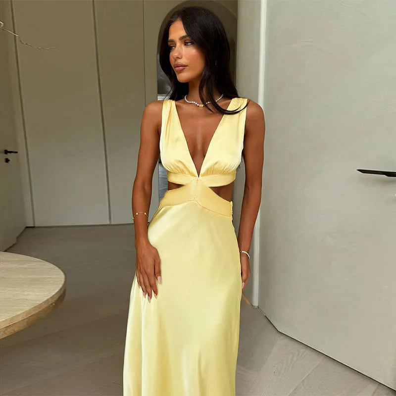 Vestido Longo com Decote em V Profundo – Recortes Elegantes, Fenda Lateral e Cintura Alta