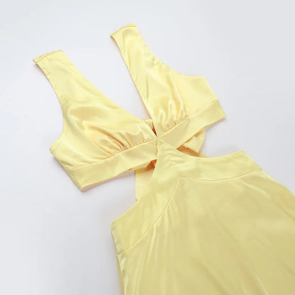 Vestido Longo com Decote em V Profundo – Recortes Elegantes, Fenda Lateral e Cintura Alta