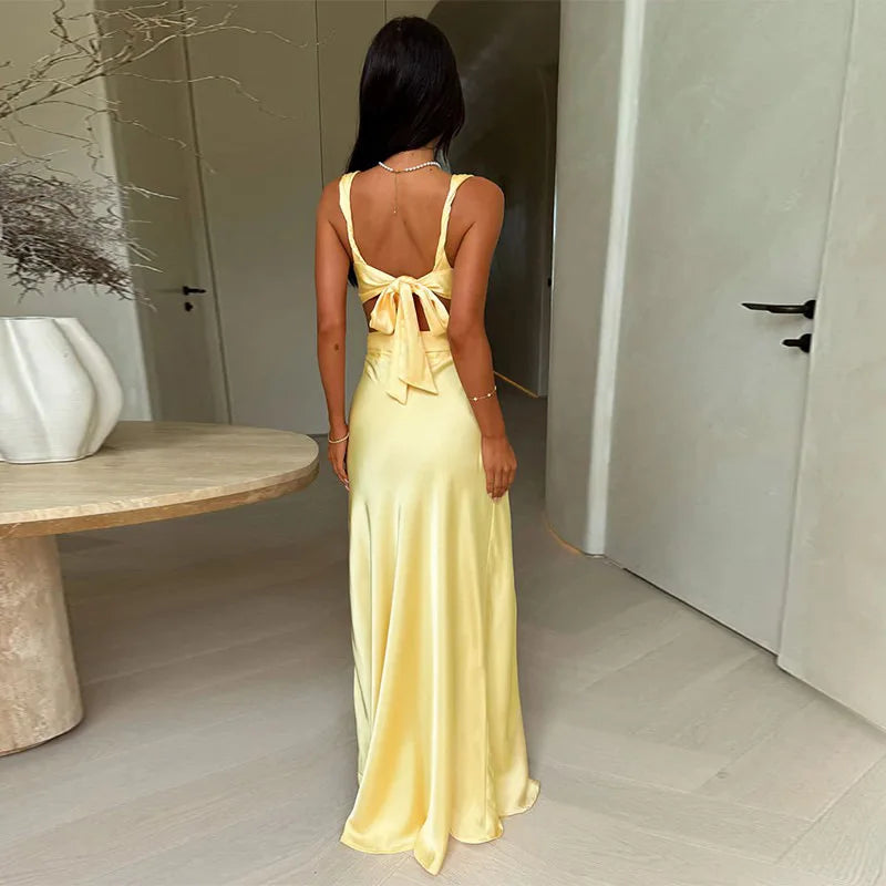 Vestido Longo com Decote em V Profundo – Recortes Elegantes, Fenda Lateral e Cintura Alta