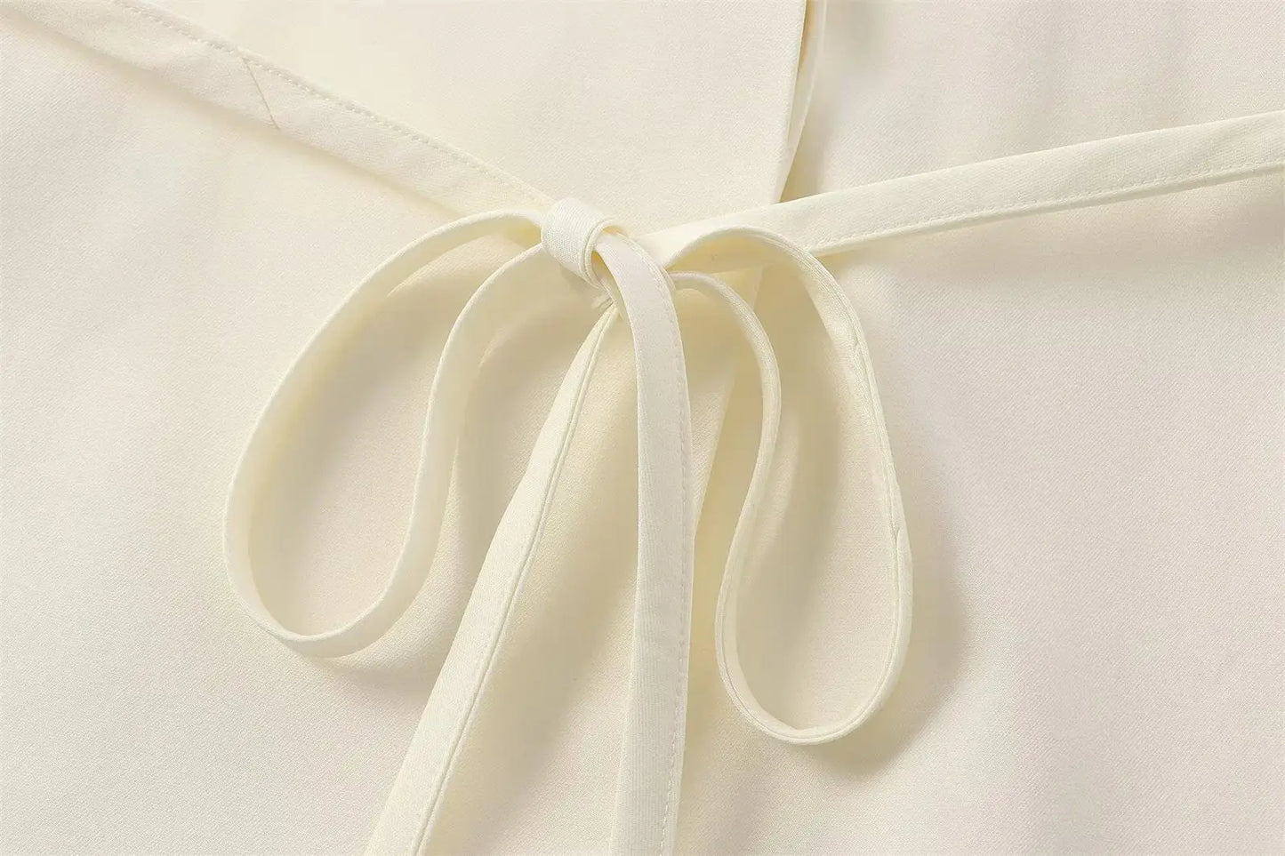 Conjunto Feminino de Calças e Top sem Mangas – Decote em V, Cinto Elegante e Corte Reto