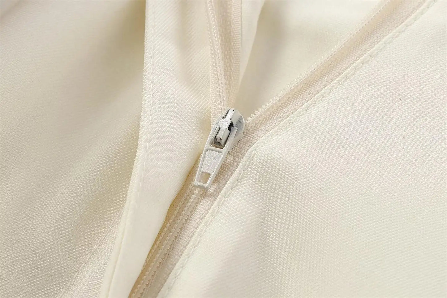 Conjunto Feminino de Calças e Top sem Mangas – Decote em V, Cinto Elegante e Corte Reto