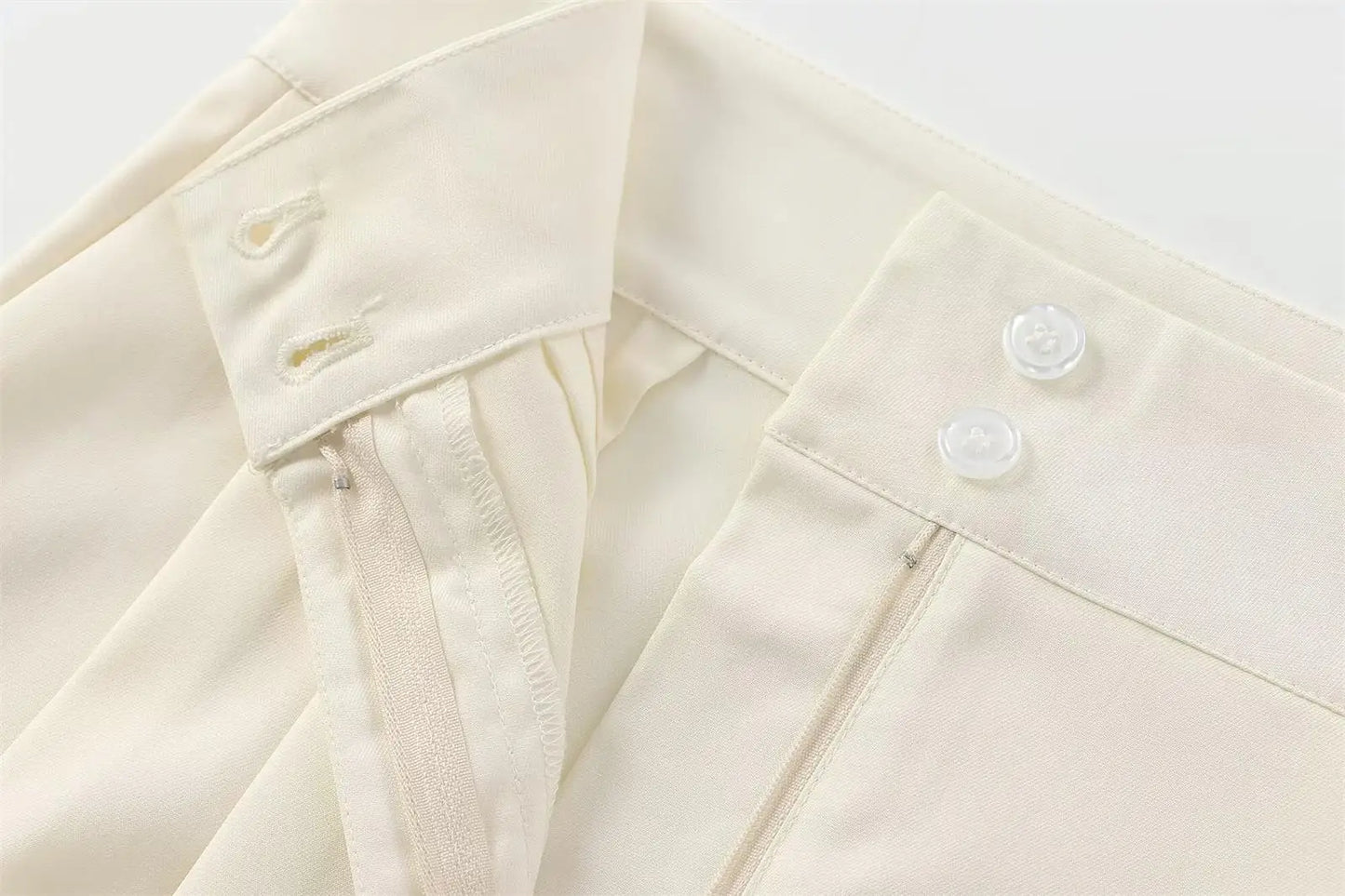 Conjunto Feminino de Calças e Top sem Mangas – Decote em V, Cinto Elegante e Corte Reto