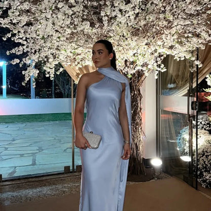 Vestido de Festa em Cetim com Laço – Elegante, Decote Halter, Ombros Descobertos e Costas Abertas