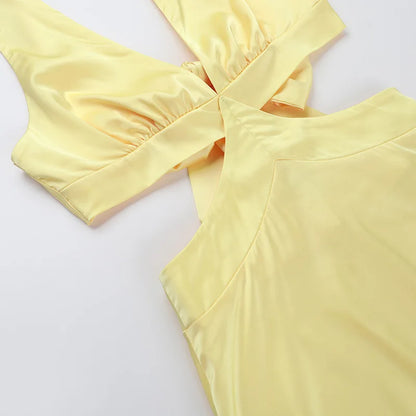 Vestido Longo com Decote em V Profundo – Recortes Elegantes, Fenda Lateral e Cintura Alta