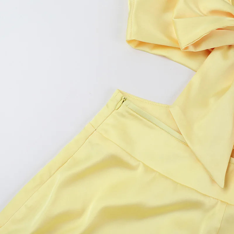 Vestido Longo com Decote em V Profundo – Recortes Elegantes, Fenda Lateral e Cintura Alta