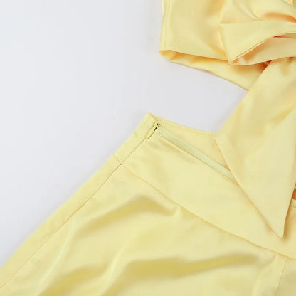 Vestido Longo com Decote em V Profundo – Recortes Elegantes, Fenda Lateral e Cintura Alta