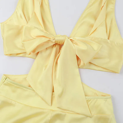 Vestido Longo com Decote em V Profundo – Recortes Elegantes, Fenda Lateral e Cintura Alta