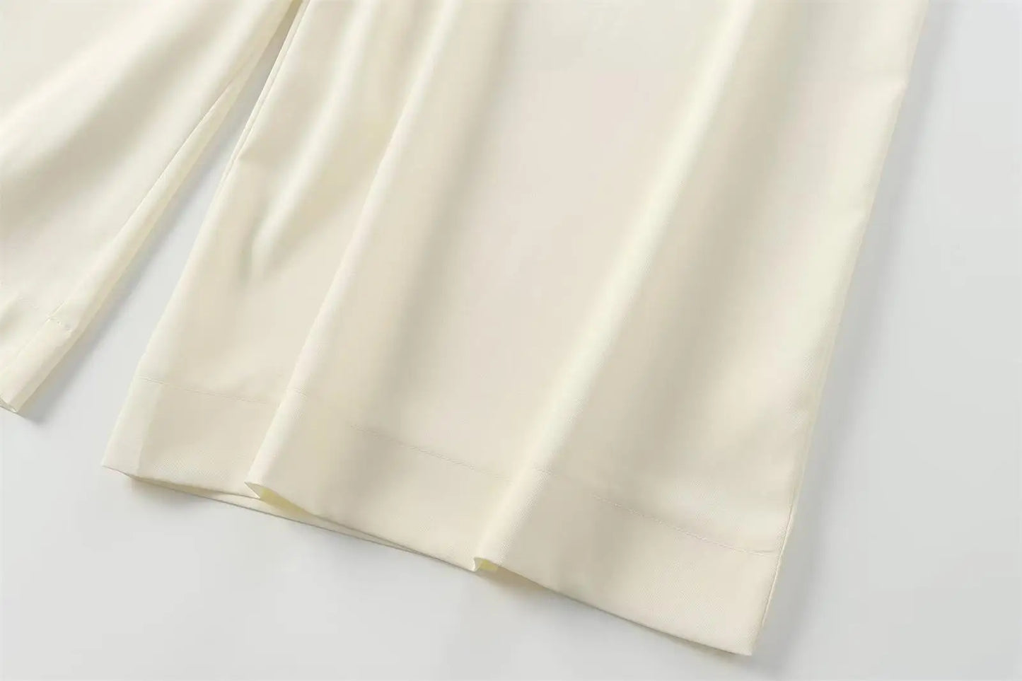 Conjunto Feminino de Calças e Top sem Mangas – Decote em V, Cinto Elegante e Corte Reto