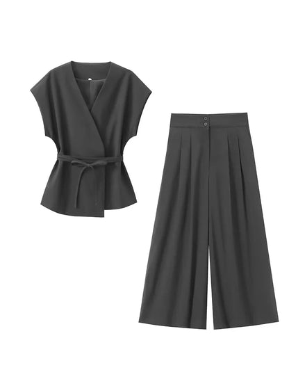 Conjunto Feminino de Calças e Top sem Mangas – Decote em V, Cinto Elegante e Corte Reto
